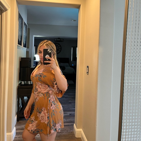 BEAUTIFUL GOLD FLORAL BILLABONG DRESS - Picture 6 of 11